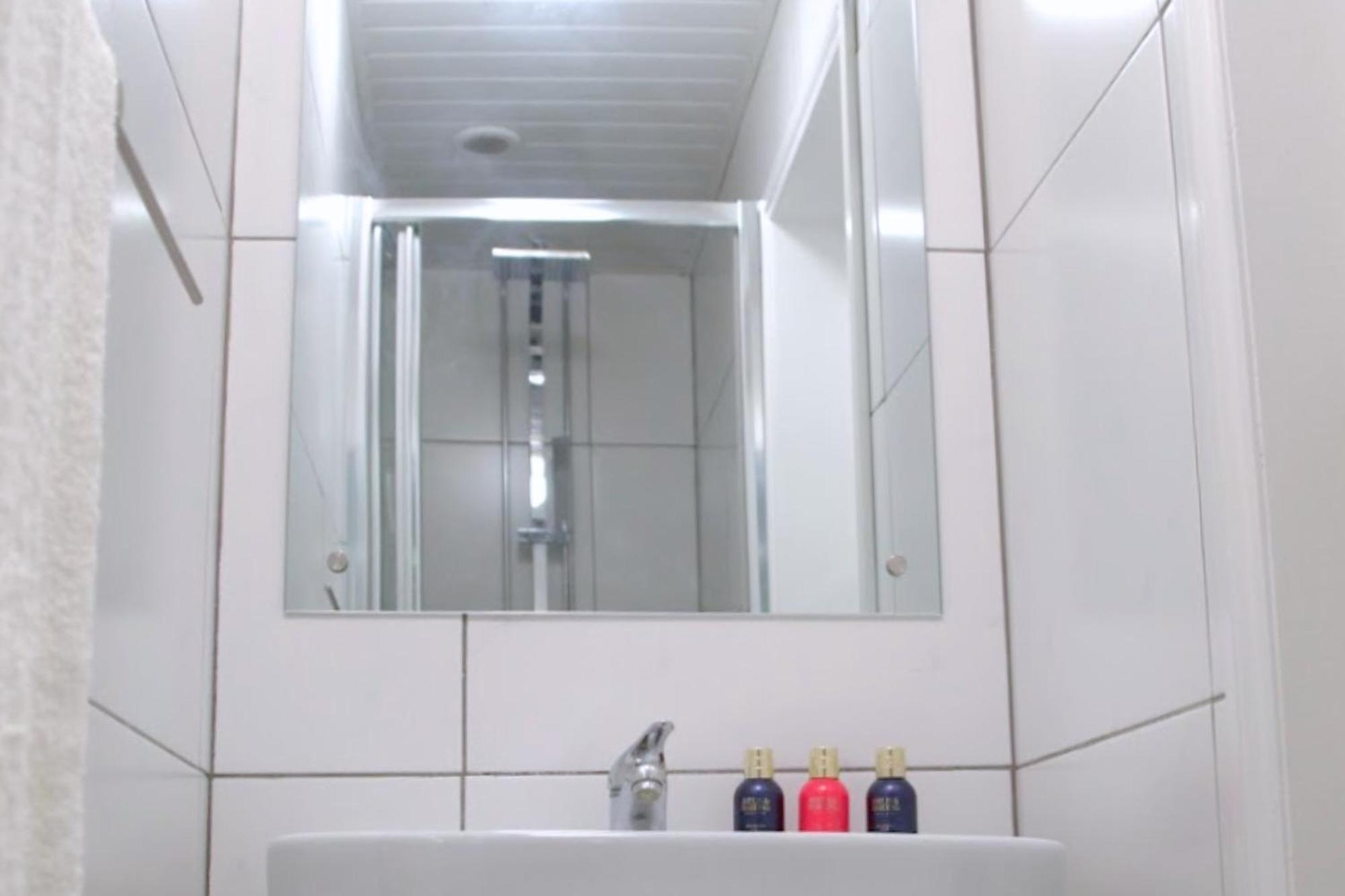Modern Town Centre Flat - Free Shared Parking, King Size Bed, 5 Minutes Walk To Beach Борнмът Екстериор снимка