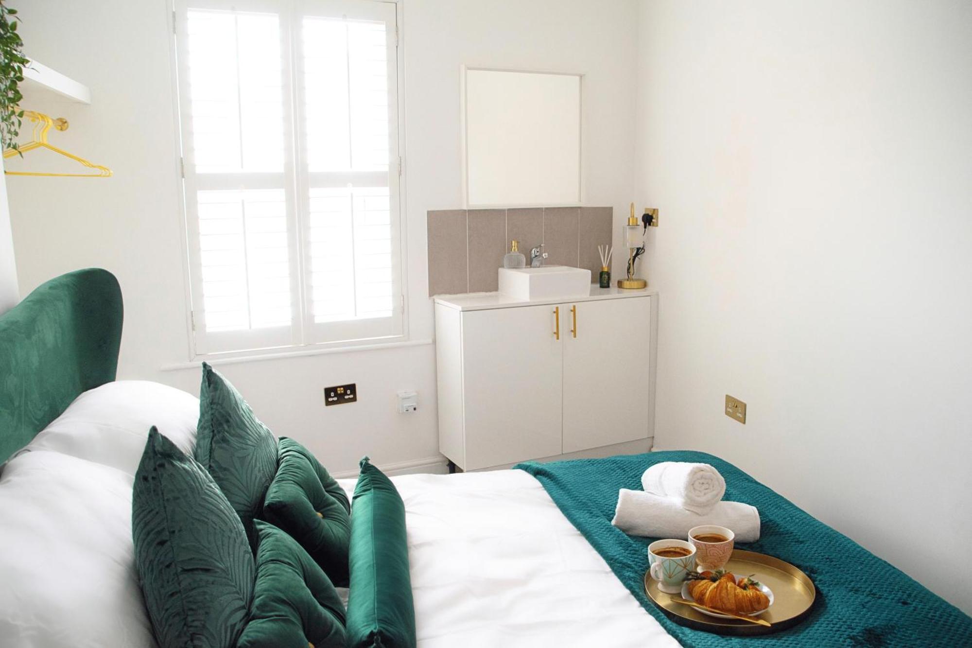 Modern Town Centre Flat - Free Shared Parking, King Size Bed, 5 Minutes Walk To Beach Борнмът Екстериор снимка