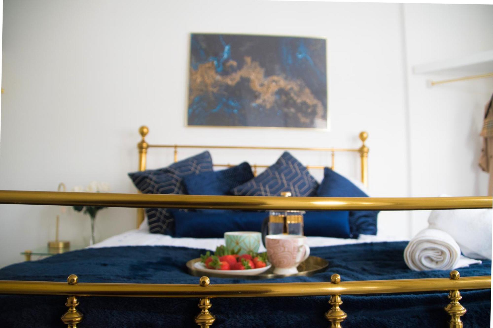Modern Town Centre Flat - Free Shared Parking, King Size Bed, 5 Minutes Walk To Beach Борнмът Екстериор снимка