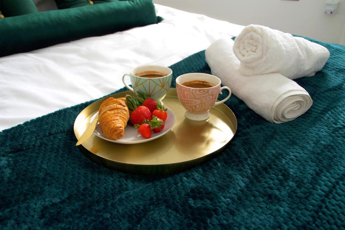 Modern Town Centre Flat - Free Shared Parking, King Size Bed, 5 Minutes Walk To Beach Борнмът Екстериор снимка