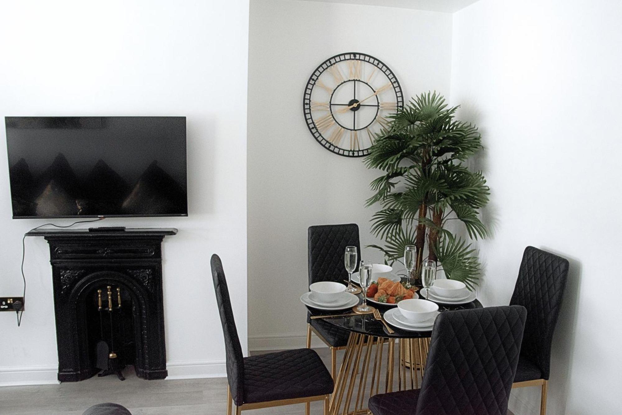 Modern Town Centre Flat - Free Shared Parking, King Size Bed, 5 Minutes Walk To Beach Борнмът Екстериор снимка