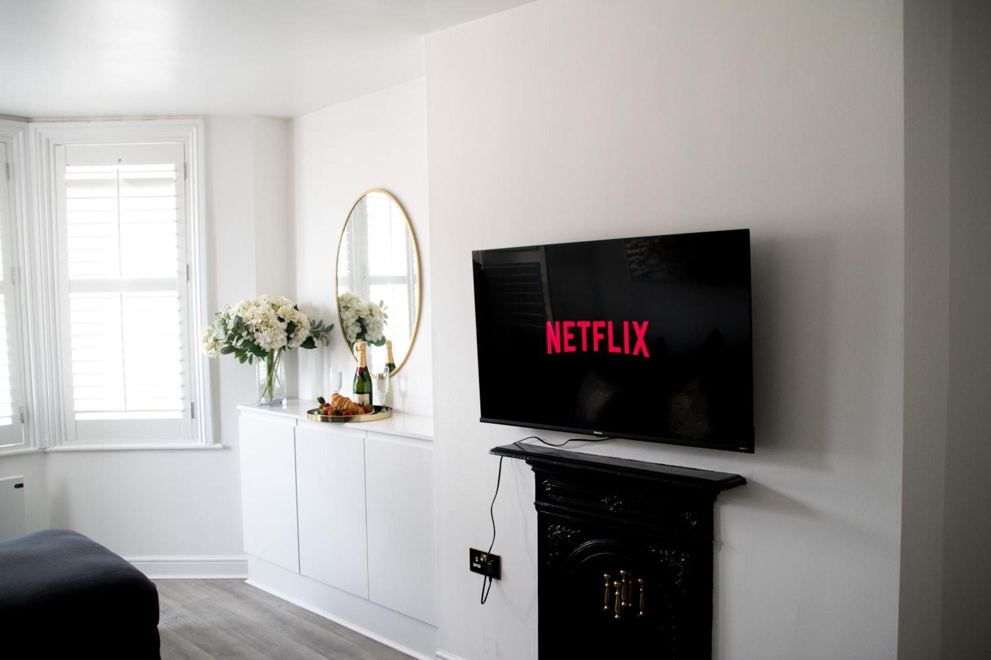 Modern Town Centre Flat - Free Shared Parking, King Size Bed, 5 Minutes Walk To Beach Борнмът Екстериор снимка