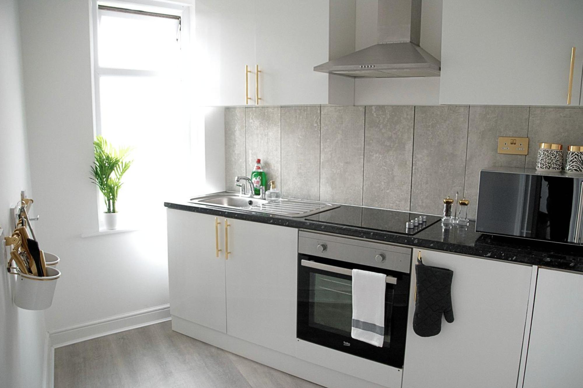 Modern Town Centre Flat - Free Shared Parking, King Size Bed, 5 Minutes Walk To Beach Борнмът Екстериор снимка