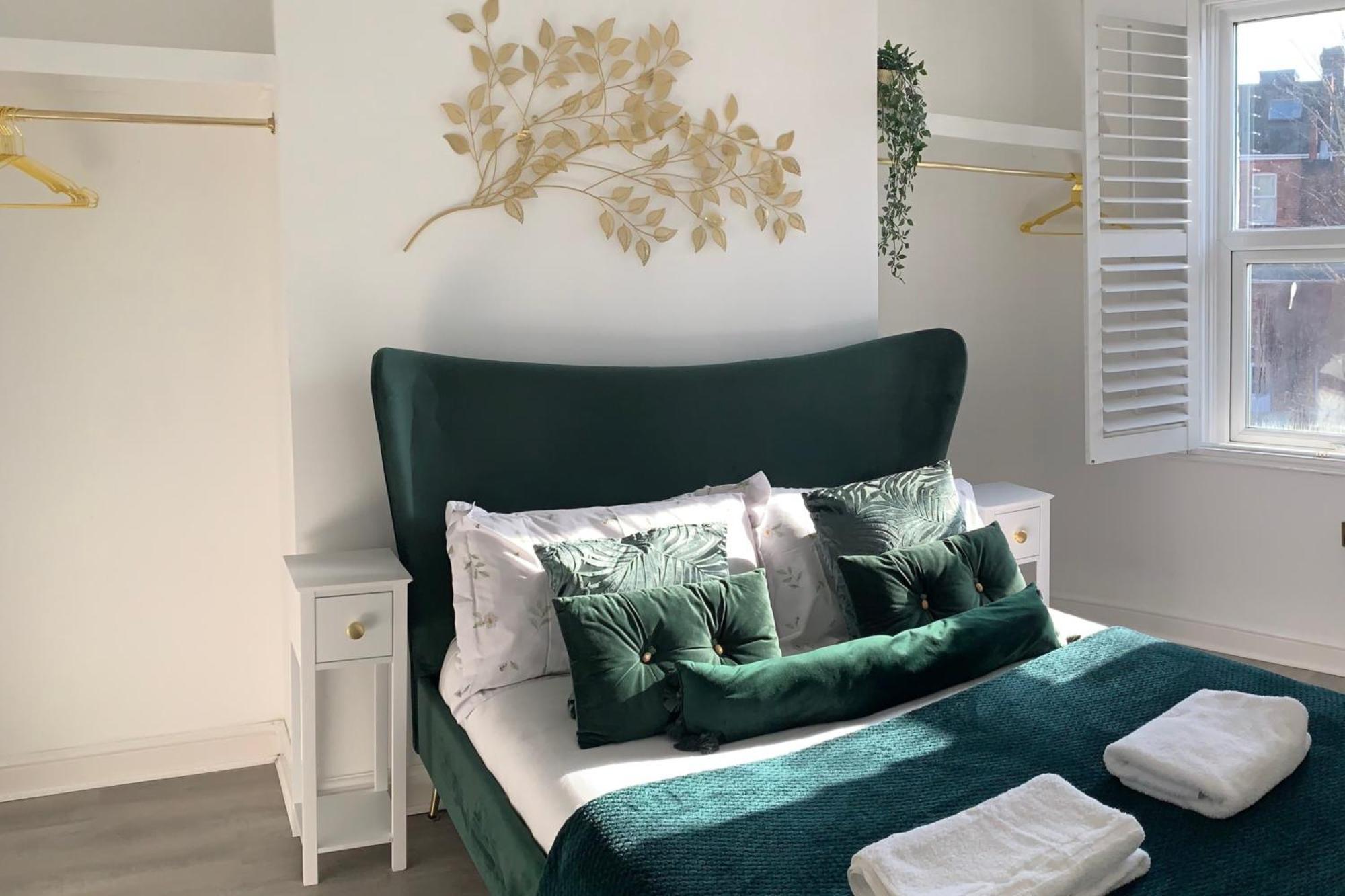 Modern Town Centre Flat - Free Shared Parking, King Size Bed, 5 Minutes Walk To Beach Борнмът Екстериор снимка
